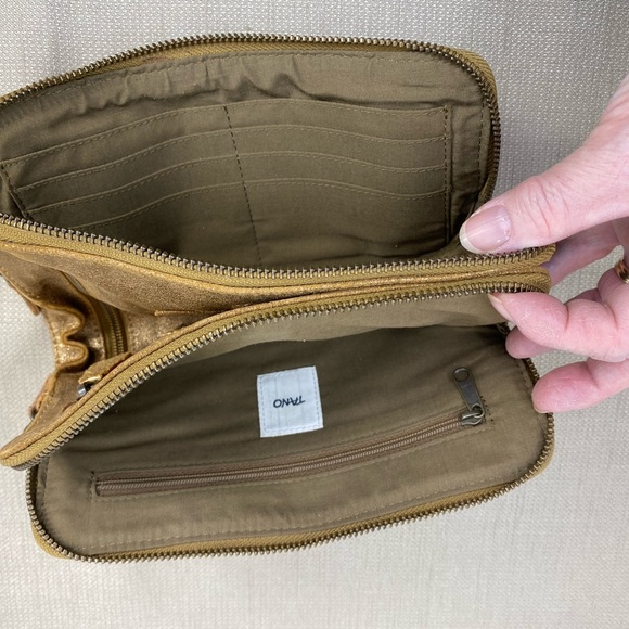 TANO ORIGINAL CHICKLIT GOLD SUEDE WALLET/CLUTCH - Picture 13 of 15